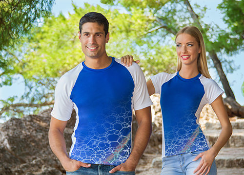 Royalblaue Raglan-Shirts mit Siebdruck für Damen und Herren von der Stickerei Stoiber.